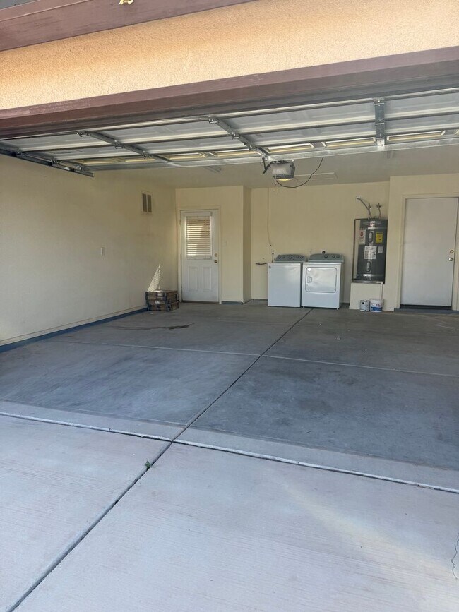 Building Photo - Solar Home for Rent