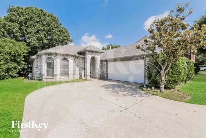 Primary Photo - 701 Long Hill Ct