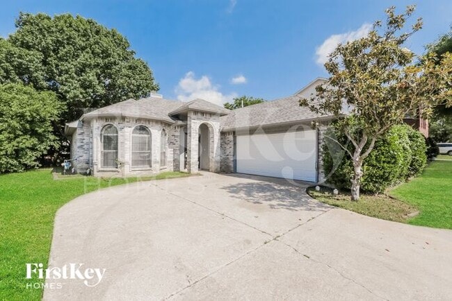 Primary Photo - 701 Long Hill Ct