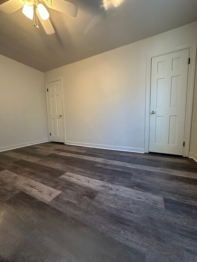 Building Photo - 1352 Little Bay Ave