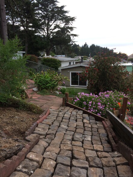 Building Photo - 233 Reichling Ave