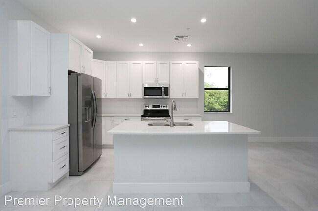 Building Photo - 3 br, 2 bath House - 3010 - 3060 Thomasson...