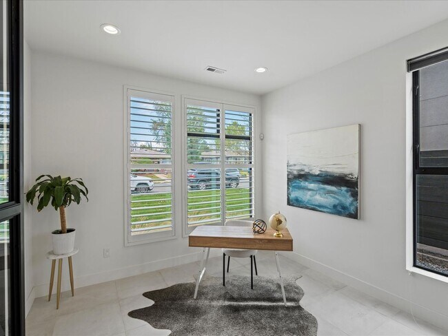 Building Photo - Luxury 3-Bed, 3.5-Bath Denver Home with Ro...