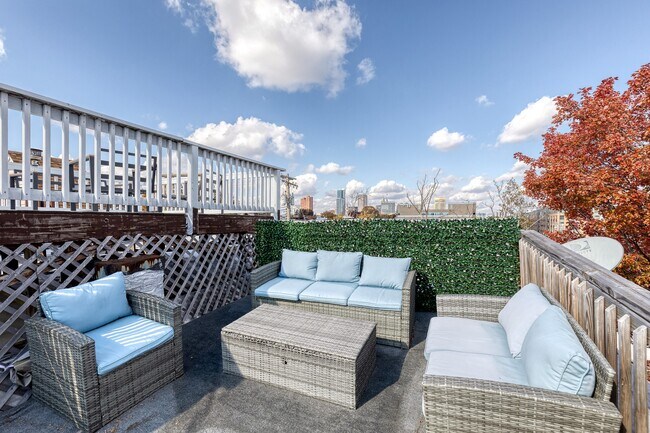 Building Photo - 447 Gittings St