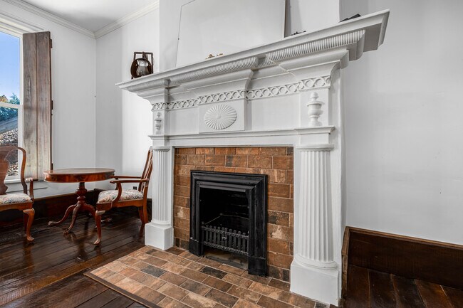 Building Photo - 120 S Cherokee St