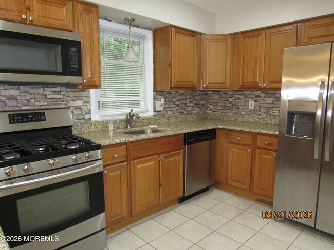 Building Photo - 255 Dogwood Ln