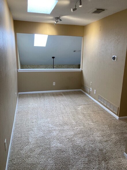 Building Photo - 7450 Holly Hill Dr