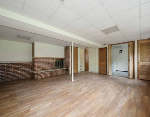 Building Photo - 220 Elmwood Dr