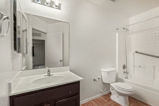 Building Photo - Single-Story 3 Bedroom Home in Rancho El Mirage