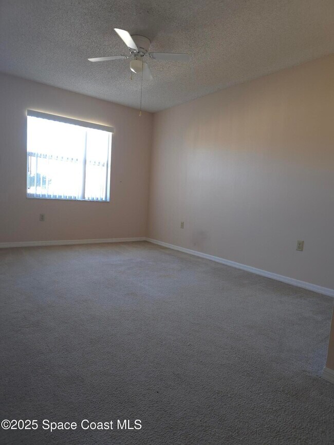 Building Photo - 245 Spring Dr