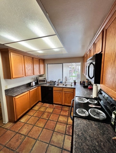 Building Photo - 123 unknown