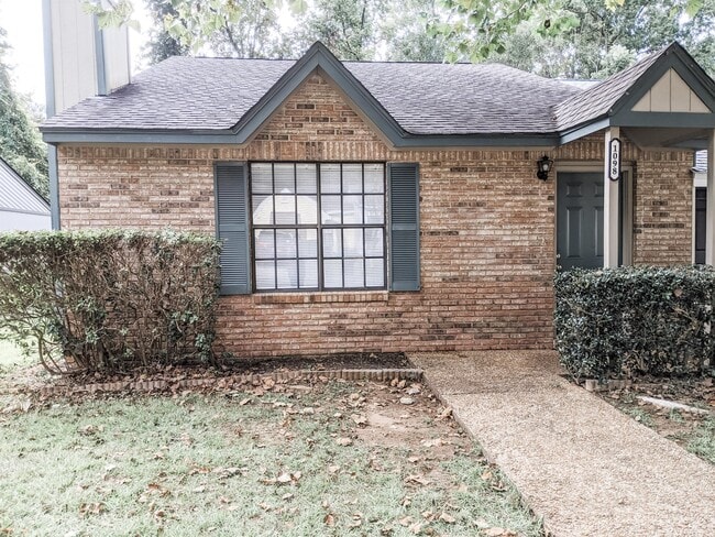 Building Photo - 1098 Rockbrook Ct