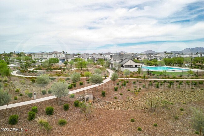 Building Photo - 4811 E Village Dr