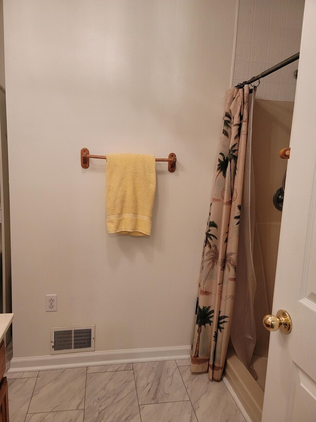 Building Photo - 331 Glenwood Dr