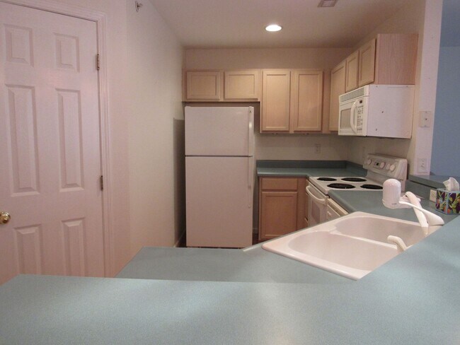 Building Photo - 549 Park Pl Dr