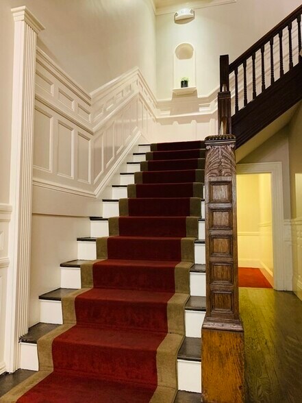 Building Photo - 392 Marlborough St