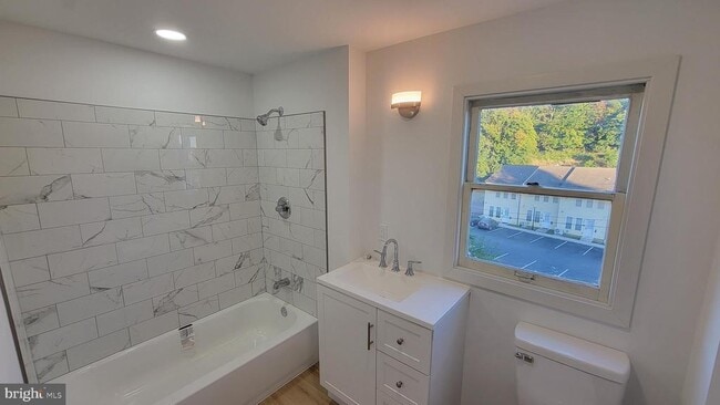 Building Photo - 329 Bedford St