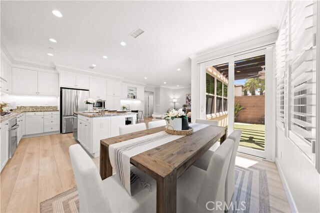 Building Photo - 120 Pendant