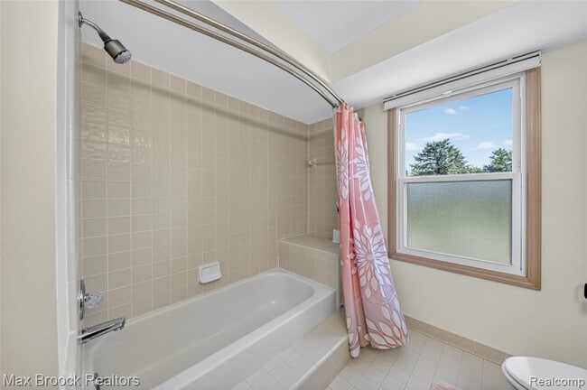 Building Photo - 30118 Kingsway Dr