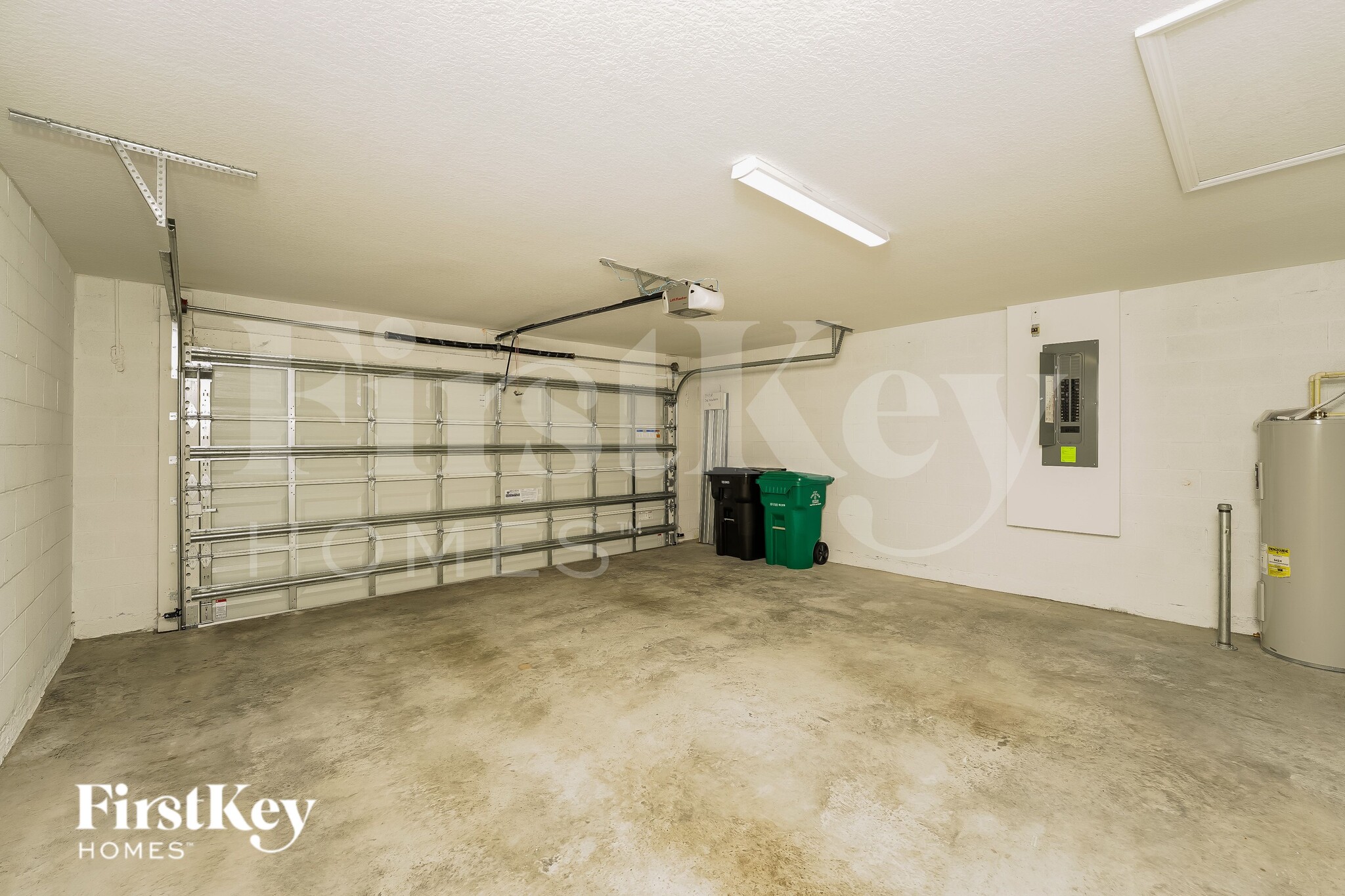 Building Photo - 2450 SW Madiera St