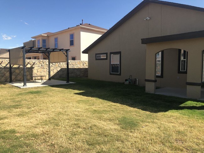 Building Photo - 12717 Tierra Roman Dr