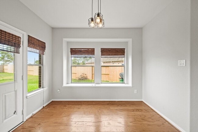 Building Photo - 25959 Ravenside Dr