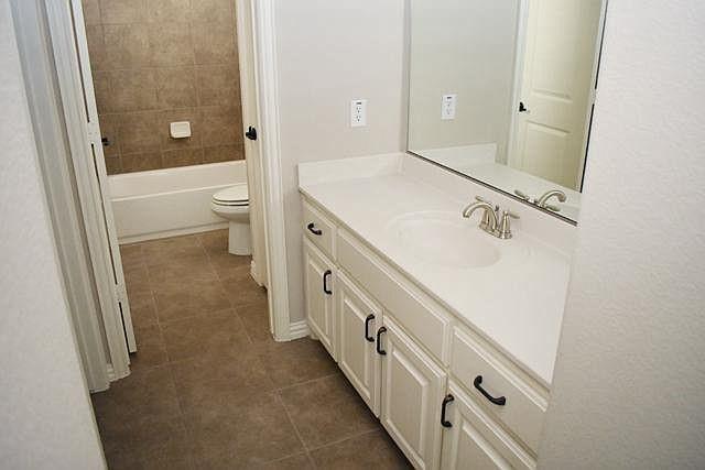 Building Photo - 5140 Chinquapin Dr