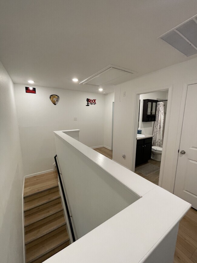 Building Photo - 10829 Emerick St