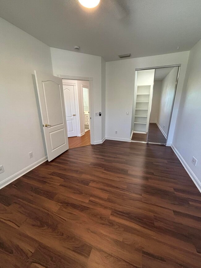 Building Photo - 140 Day Lily Dr