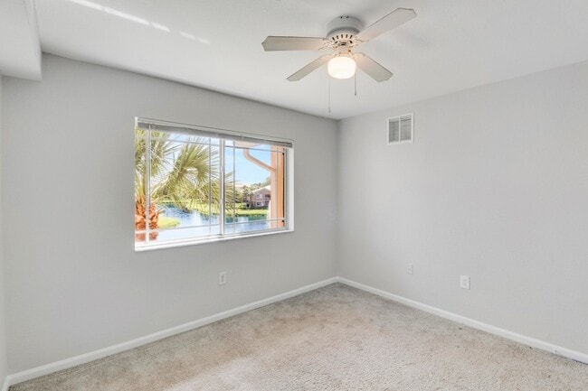 Building Photo - 141 SW Palm Dr