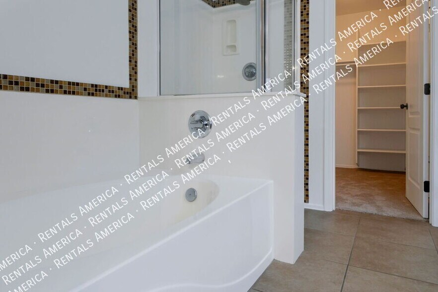 Building Photo - 1300 S Loback Ln