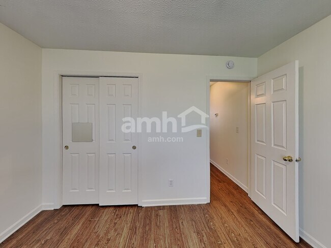 Building Photo - 2154 Meadow Glen Blvd