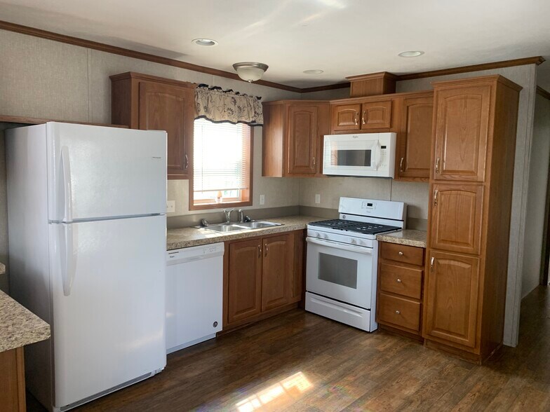 Primary Photo - 302 Boston Dr
