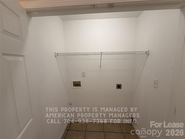 Building Photo - 483 Pharr Dr SW