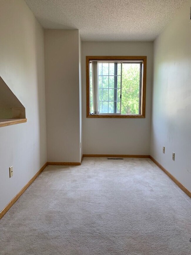 Building Photo - *2Bed*1.5Bath with loft in West Bloomington- Avail Sept 1