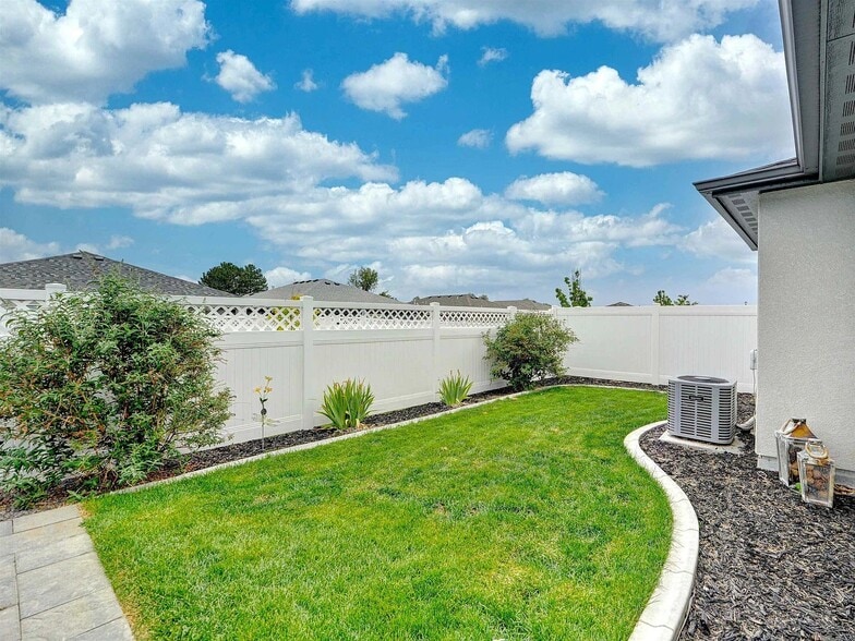 Building Photo - 580 Hennessy Way