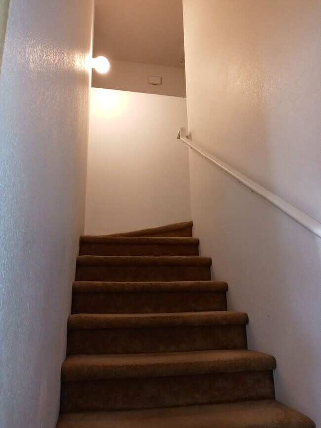 Building Photo - Enchanted Hills