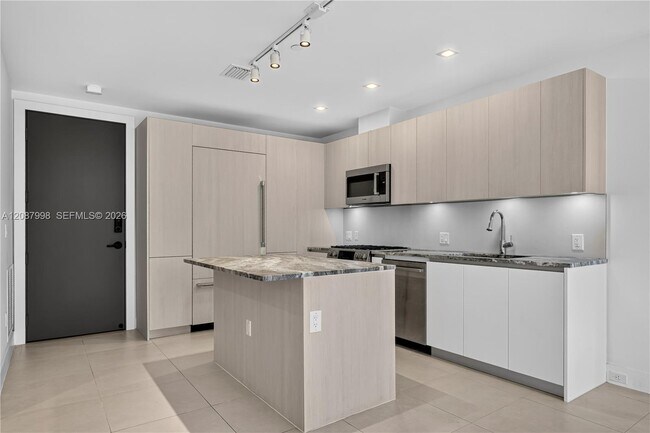 Building Photo - 3034 Oak Ave
