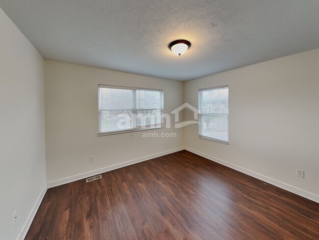 Building Photo - 1130 Mastell Dr