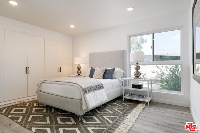 Building Photo - 846 N Alta Vista Blvd