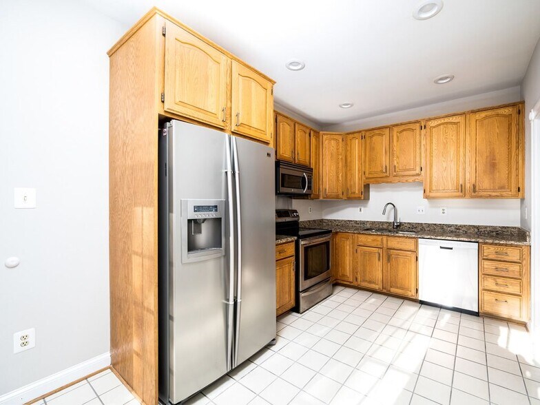 Building Photo - 2155 Wolftrap Ct
