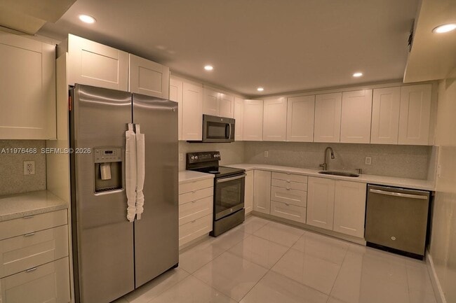 Building Photo - 16500 Golf Club Rd