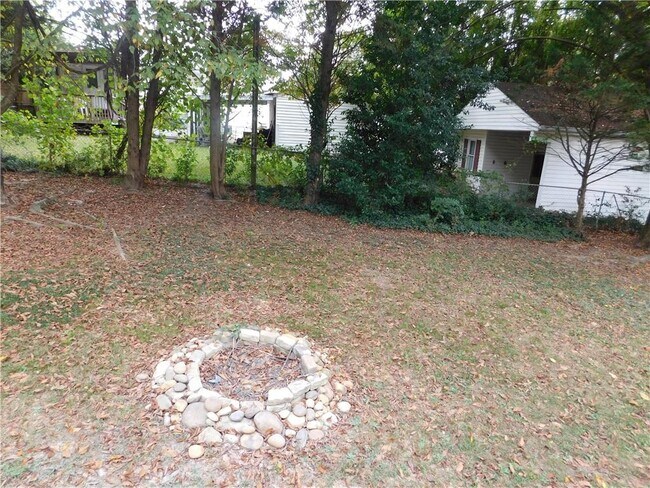 Building Photo - 219 Parkview Dr SE