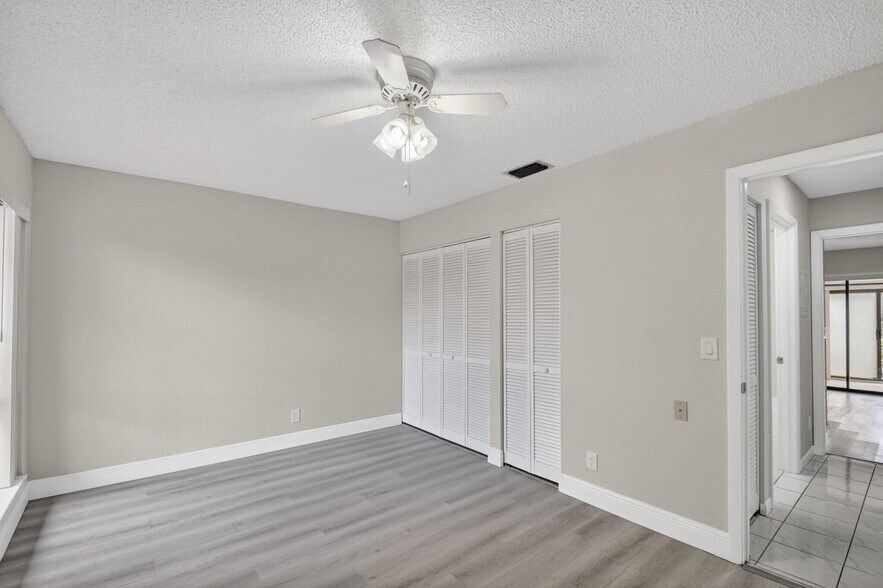 Building Photo - 704 Sunny Pine Way