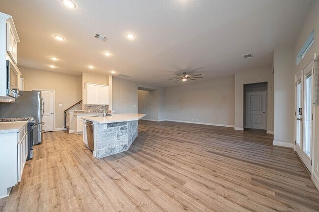 Building Photo - 830 Rench