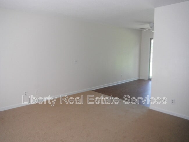 Building Photo - 928 Greenbriar Ct