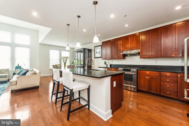 Building Photo - 1418 N Rhodes St