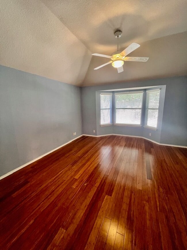 Building Photo - Steeds Crossing / One Story / 3 bedrooms, 2 bath, 2 living / Pflugerville ISD