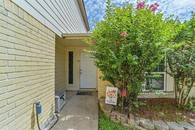 Building Photo - 2122 Clemson Dr
