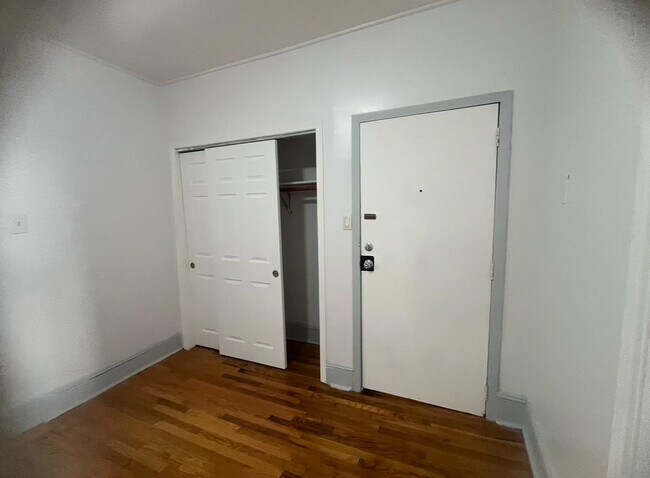 Building Photo - 417 19th St